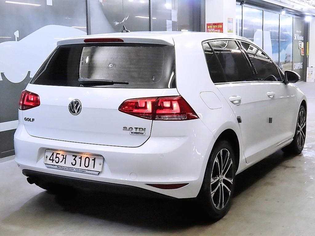 Volkswagen Golf - Vista 4