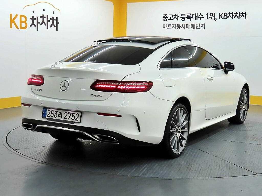 Mercedes Benz E class - Vista 4