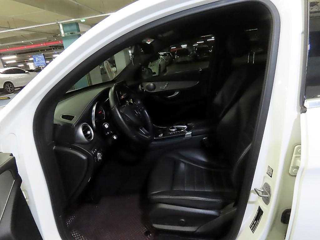 Mercedes Benz GLC Class - Vista 6