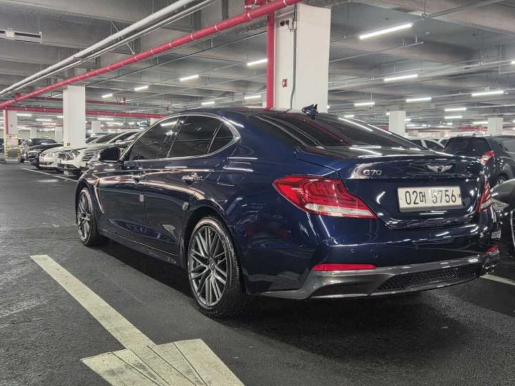 Genesis G70 - Vista 4