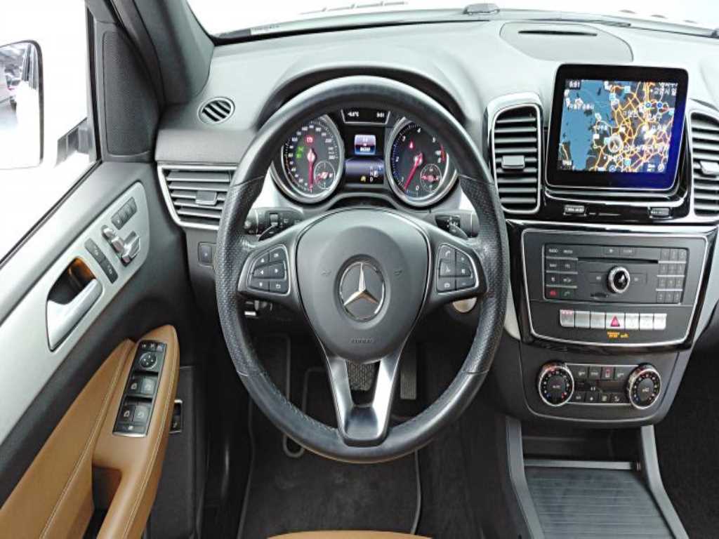 Mercedes Benz GLE Class - Vista 8