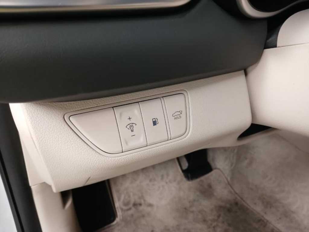 Genesis G70 - Vista 9