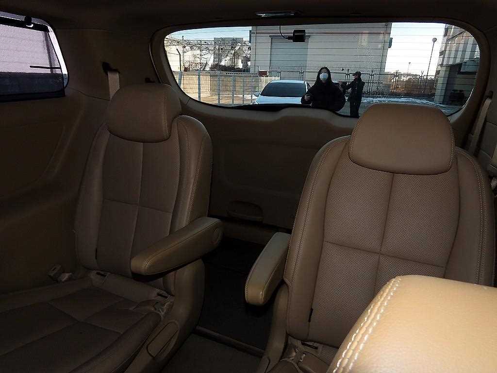 KIA Carnival - Vista 7