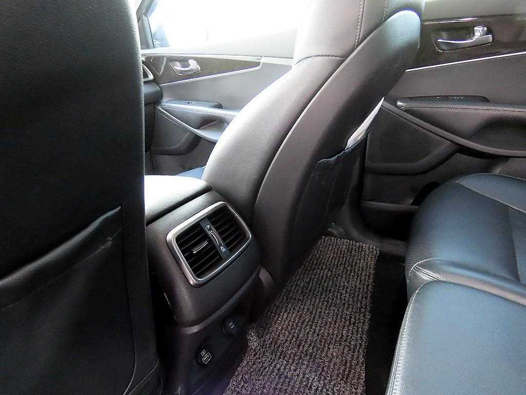 KIA Sorento 2017 Plateado - Importación desde Corea - HF Imports Iquique - Foto 17