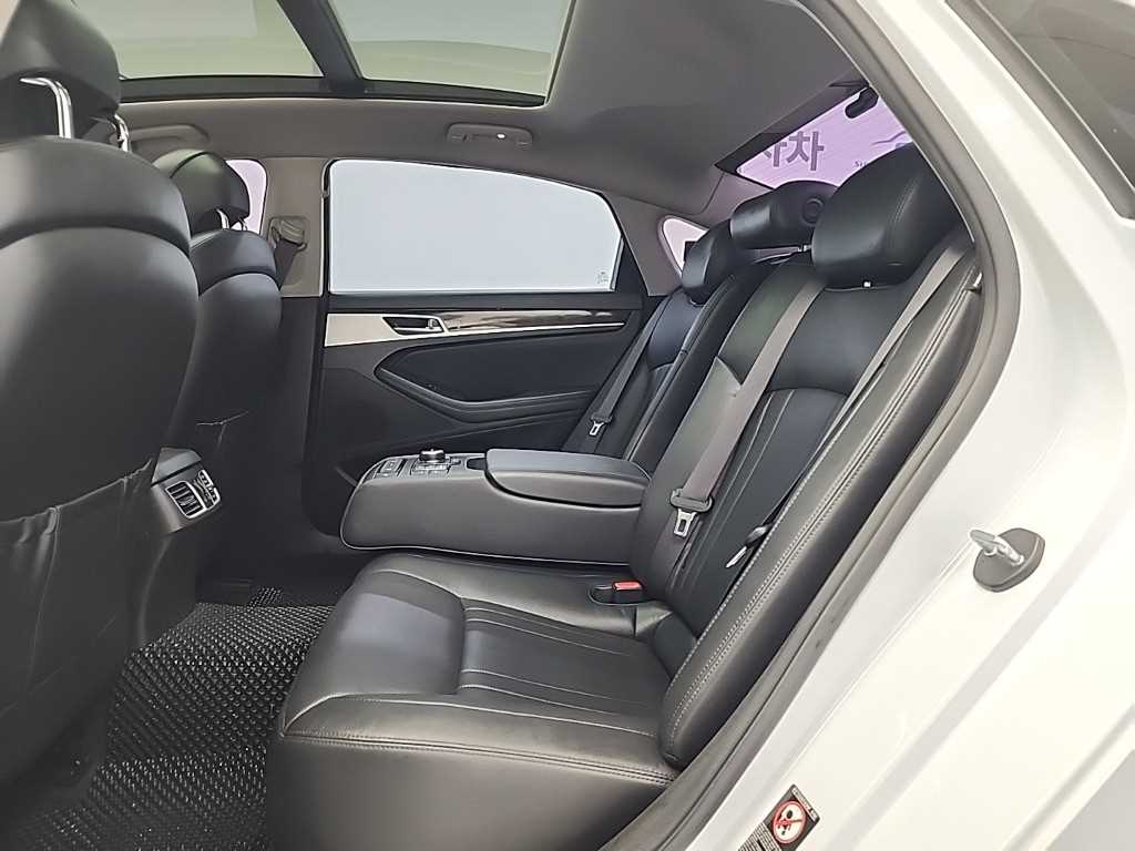 HYUNDAI Genesis - Vista 12