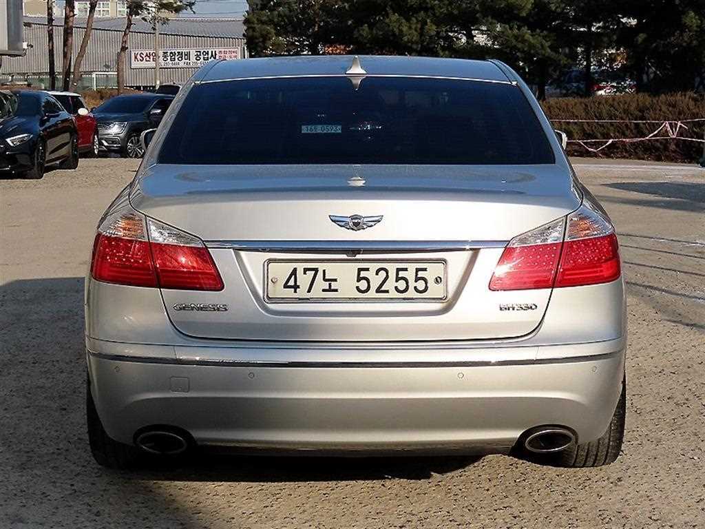 HYUNDAI Genesis - Vista 4