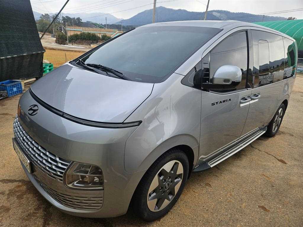 HYUNDAI Staria - Vista 3