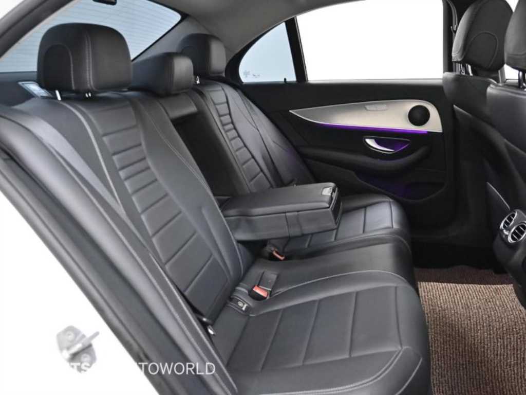 Mercedes Benz E class - Vista 12