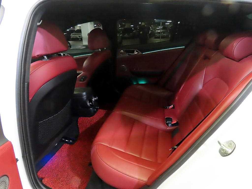 KIA Stinger - Vista 7