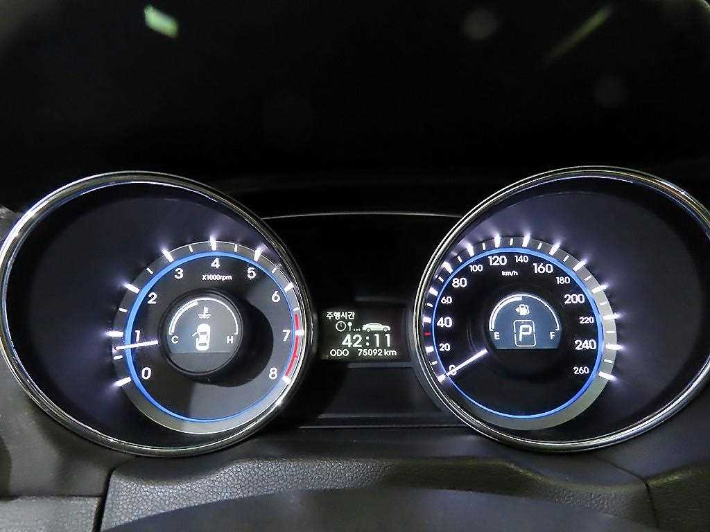 HYUNDAI Sonata - Vista 9