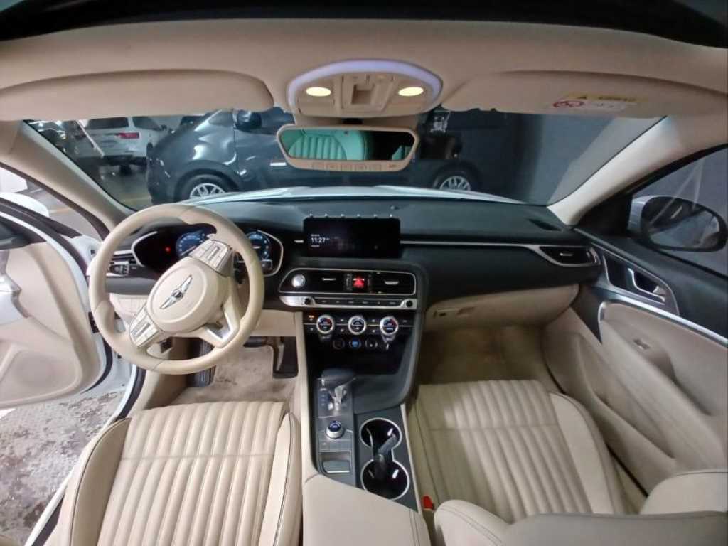 Genesis G70 - Vista 5