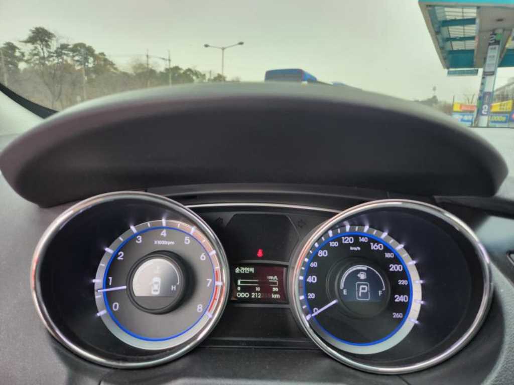 HYUNDAI Sonata - Vista 6