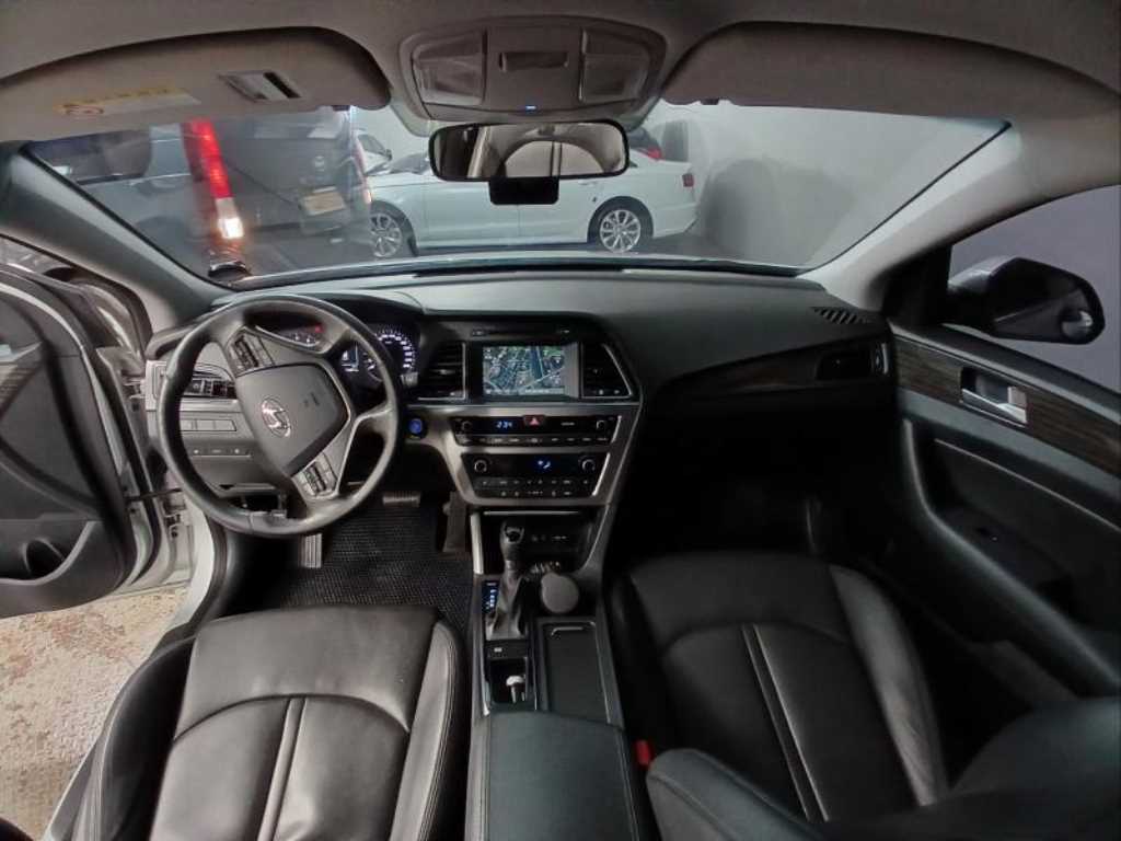 HYUNDAI Sonata - Vista 6