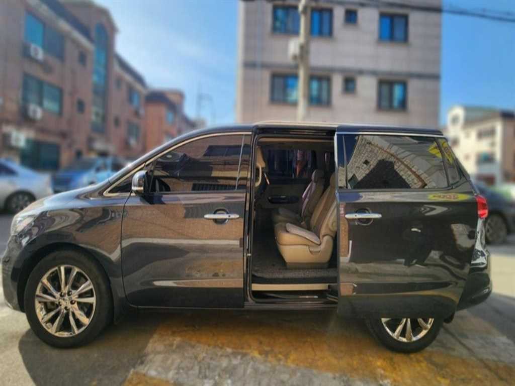 KIA Carnival - Vista 4