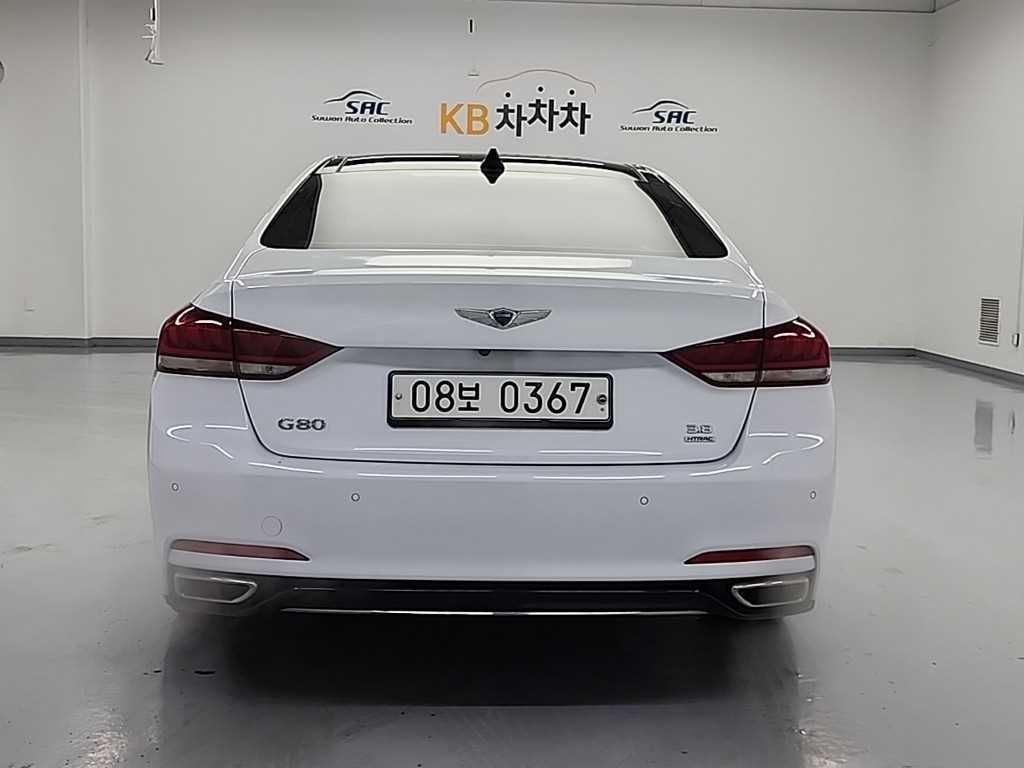 HYUNDAI Genesis - Vista 3