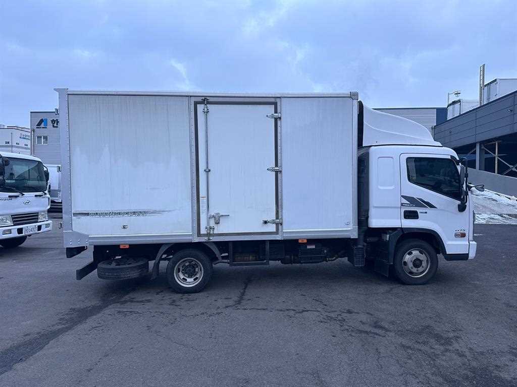 medium and large cargo truck - Vista 7