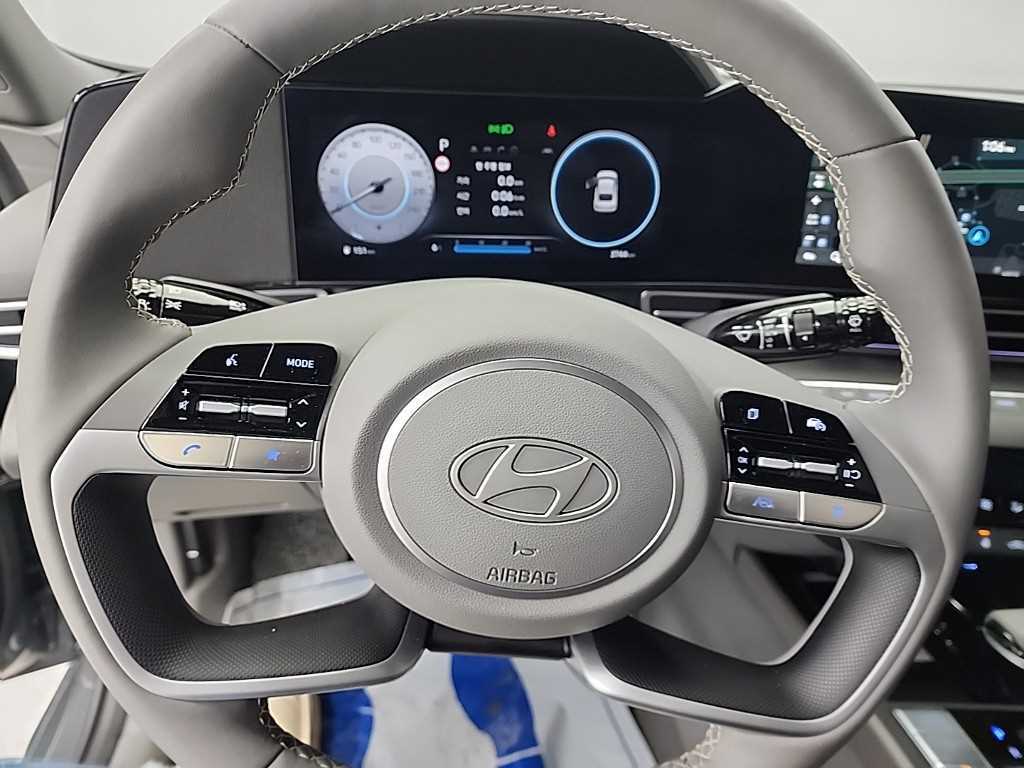 HYUNDAI Avante - Vista 9