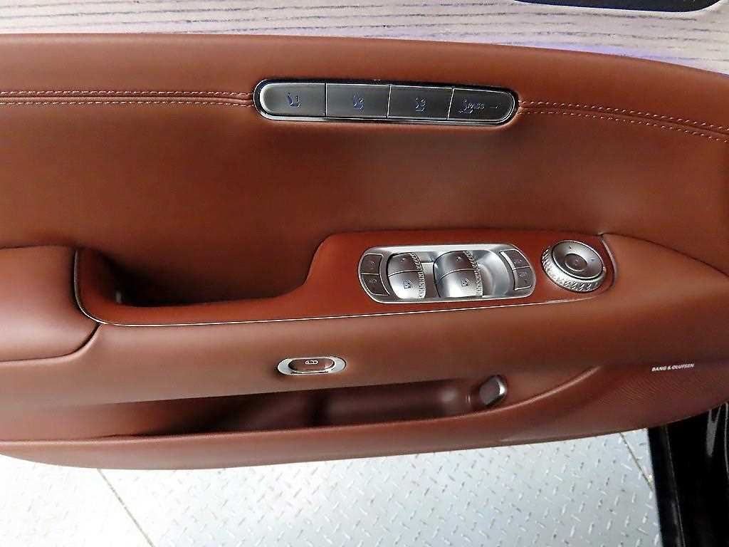 Genesis G90 - Vista 11