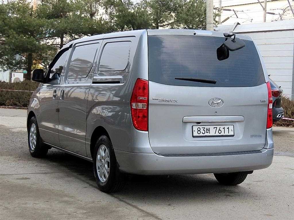 HYUNDAI Starex - Vista 3