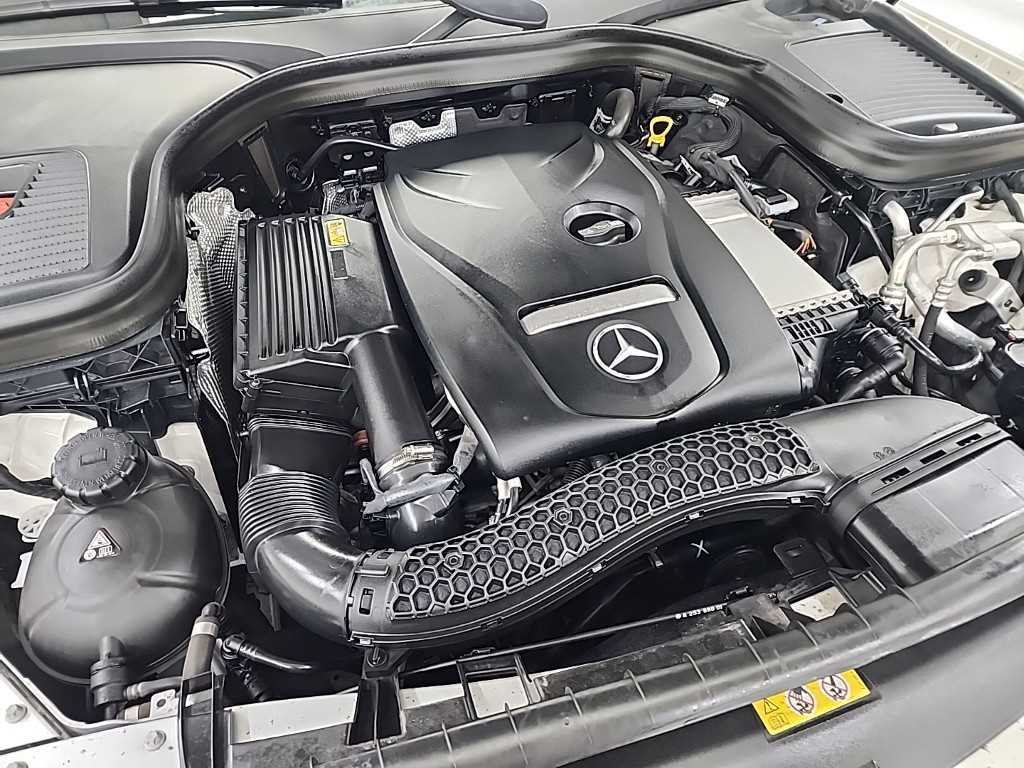 Mercedes Benz GLC Class - Vista 5