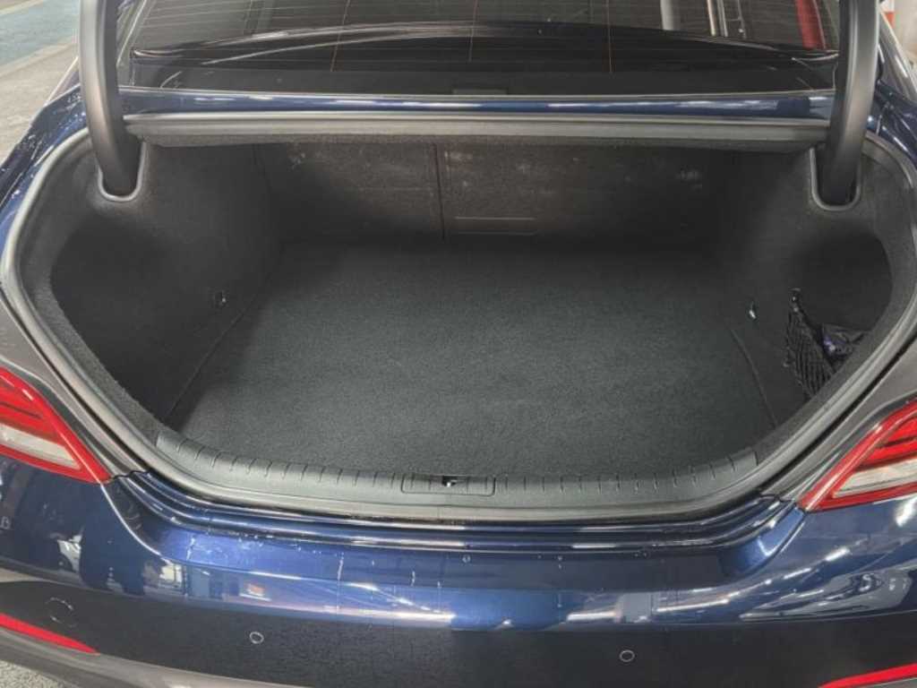 Genesis G70 - Vista 6