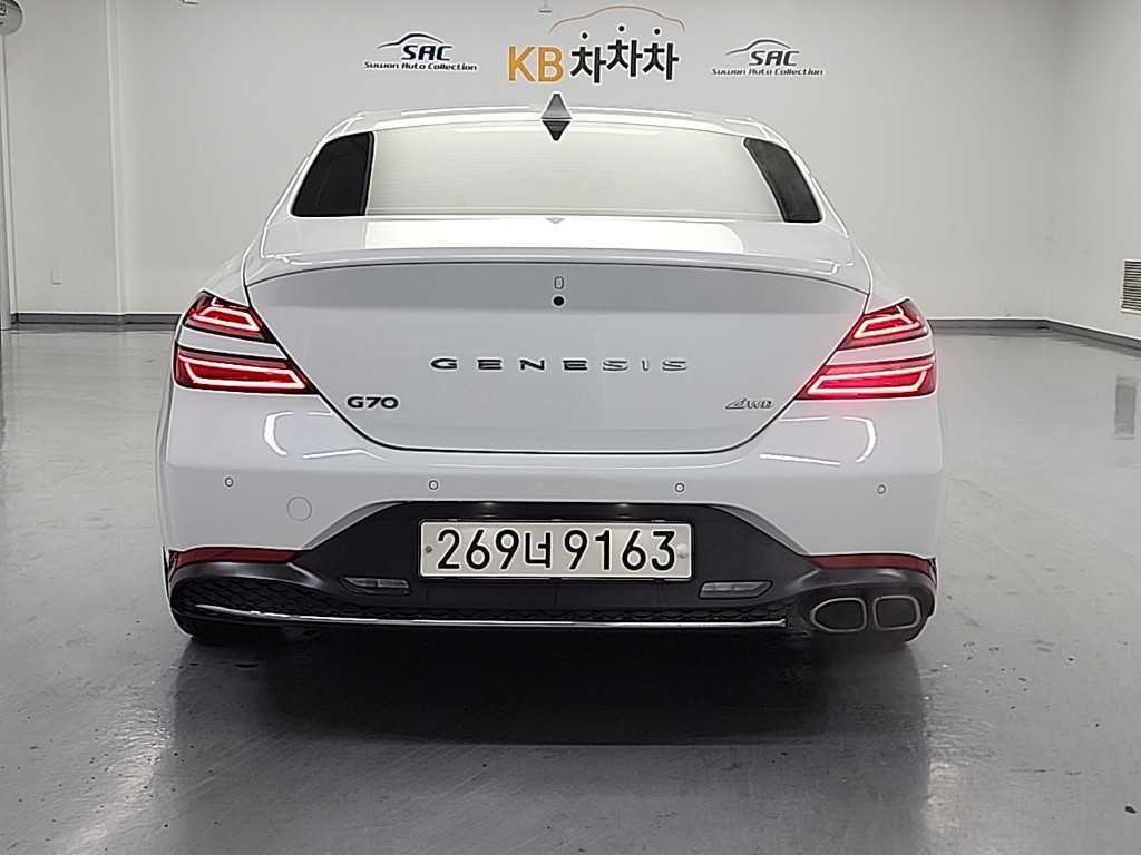 Genesis G70 - Vista 4