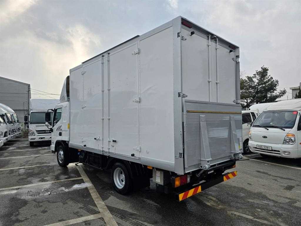 medium and large cargo truck - Vista 4