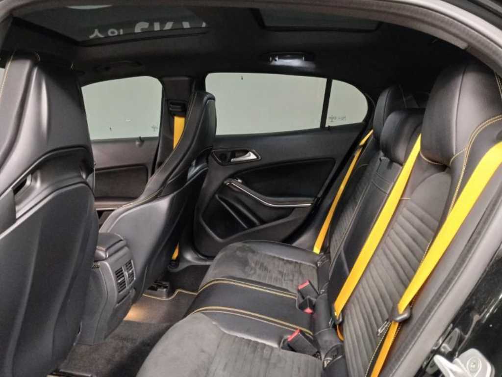 Mercedes Benz GLA Class - Vista 8