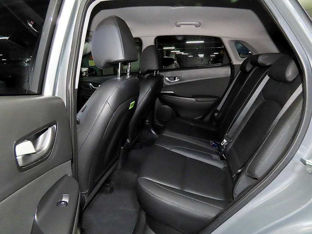 HYUNDAI Kona - Vista 7