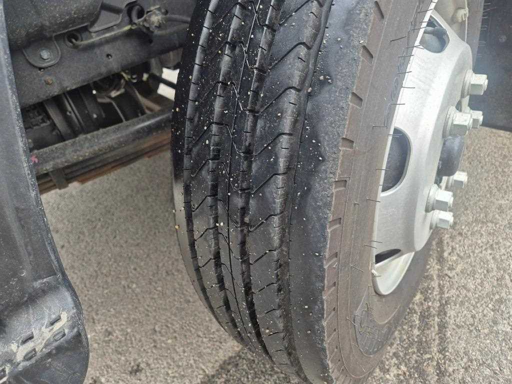 medium and large cargo truck - Vista 10