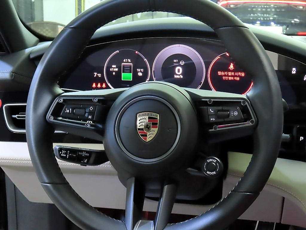 Porsche Taycan - Vista 8