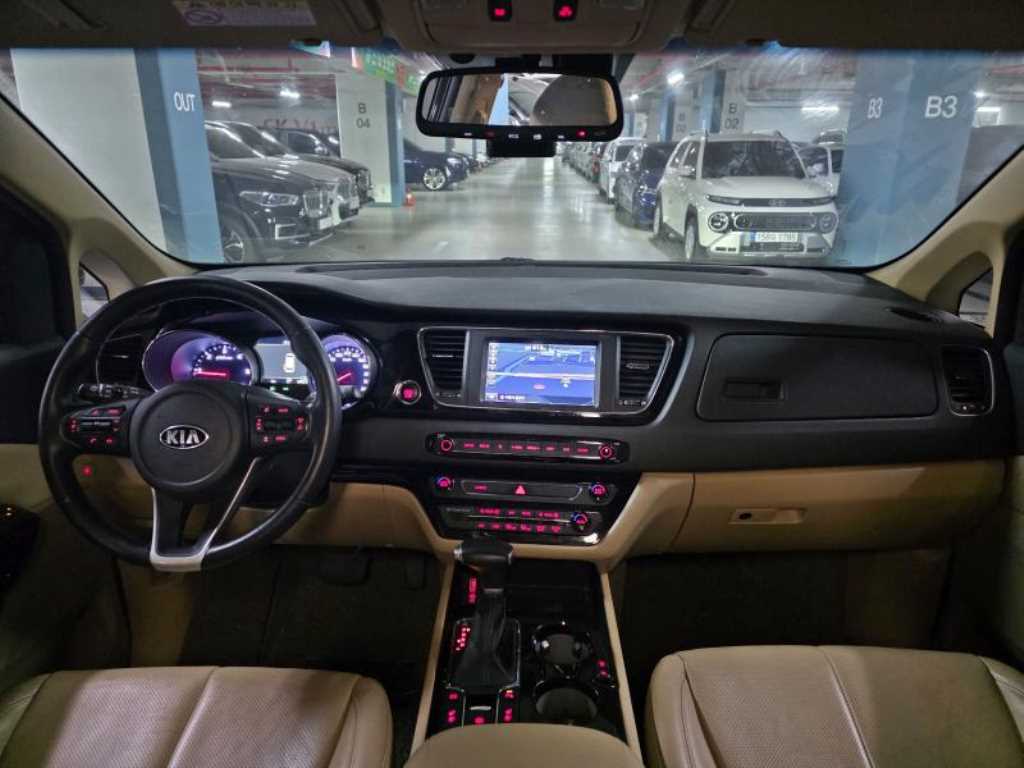 KIA Carnival - Vista 7