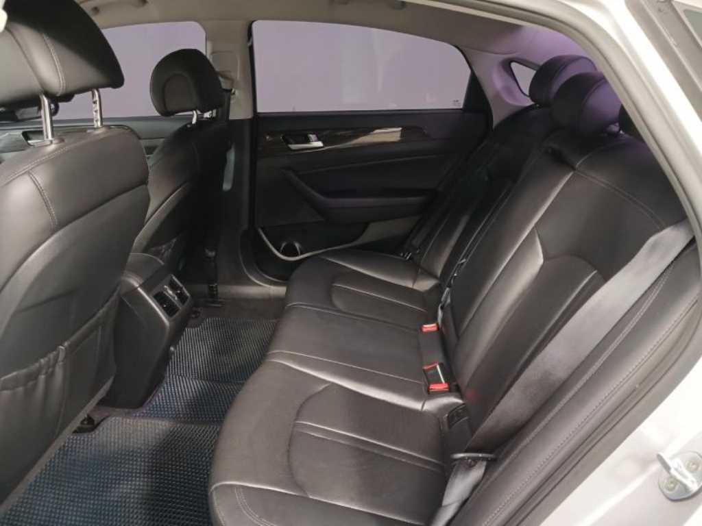 HYUNDAI Sonata - Vista 8