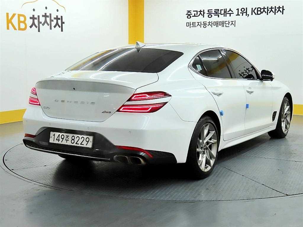 Genesis G70 - Vista 4