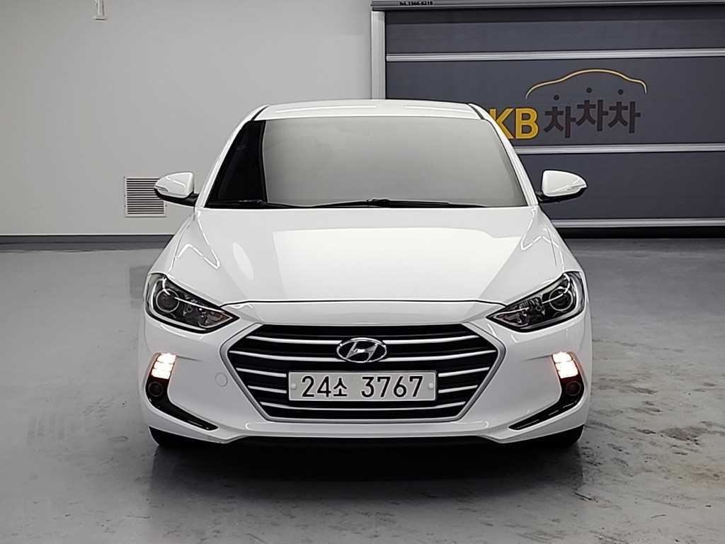 HYUNDAI Avante - Vista 2