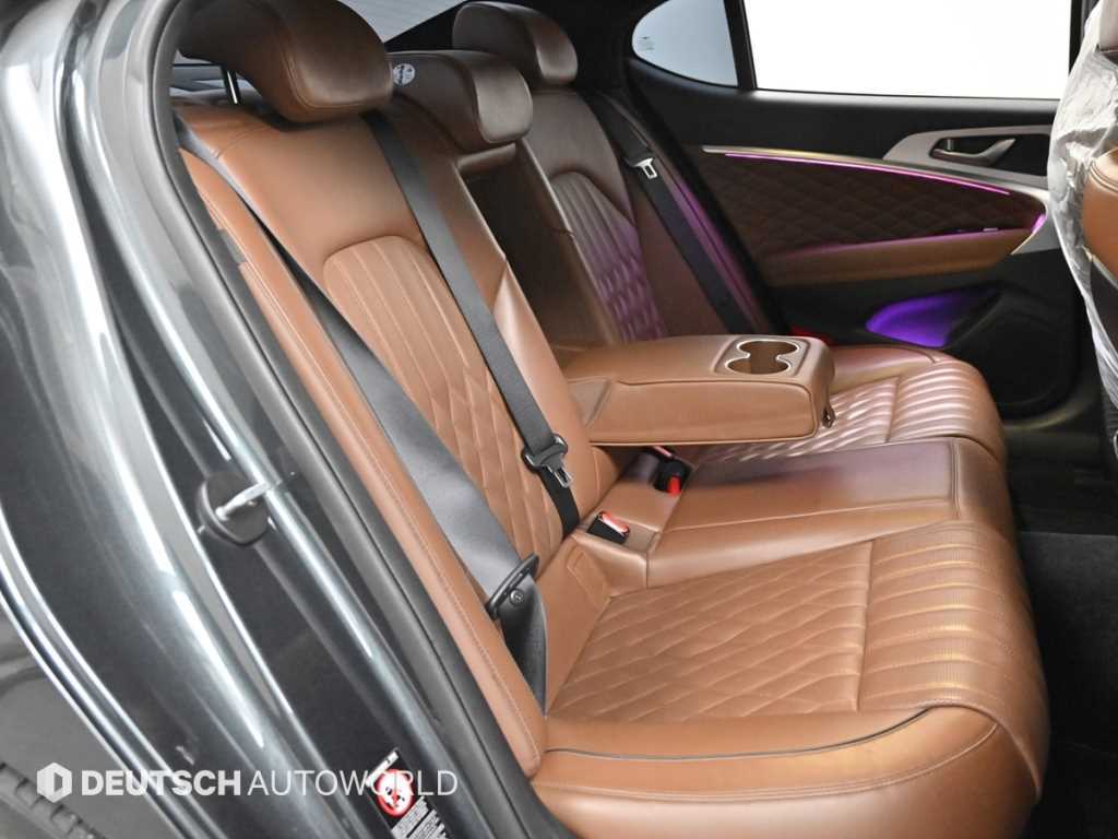 Genesis G70 - Vista 12