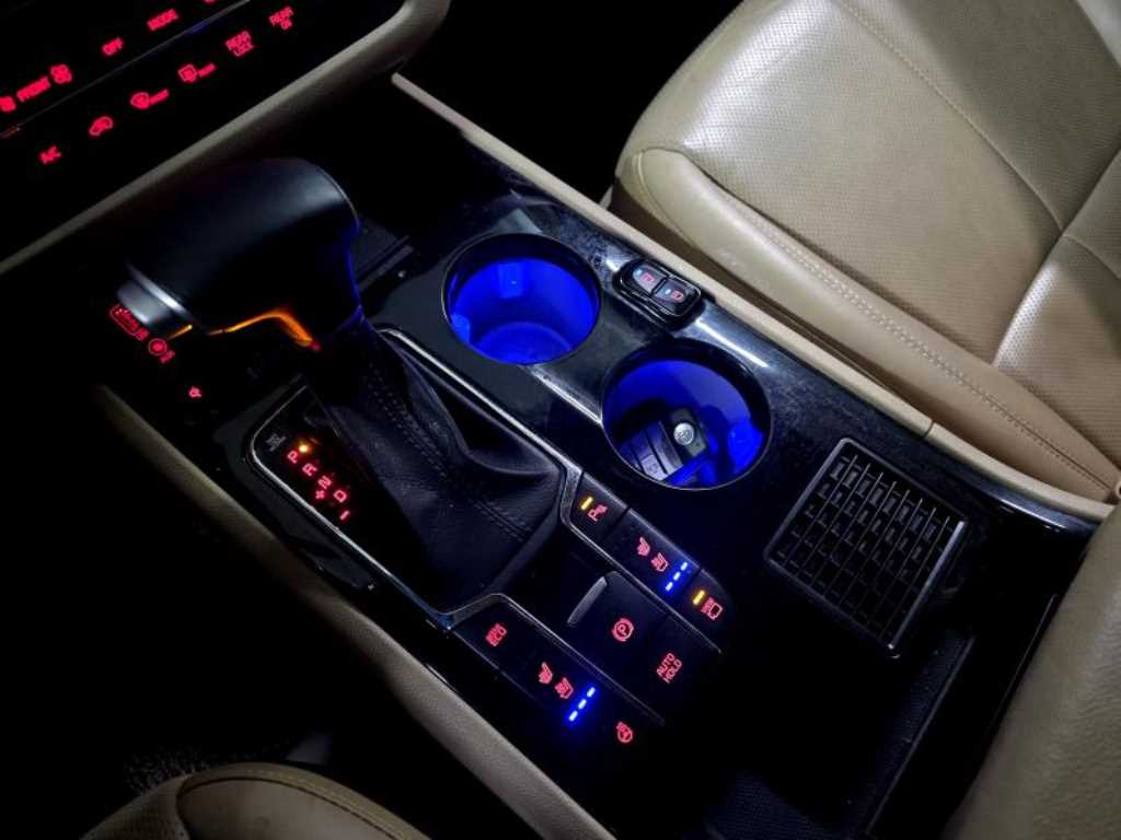 KIA Carnival - Vista 11