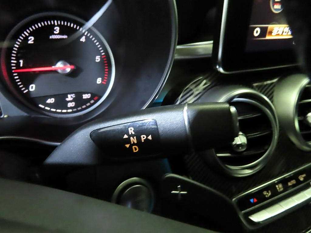 Mercedes Benz GLC Class - Vista 12