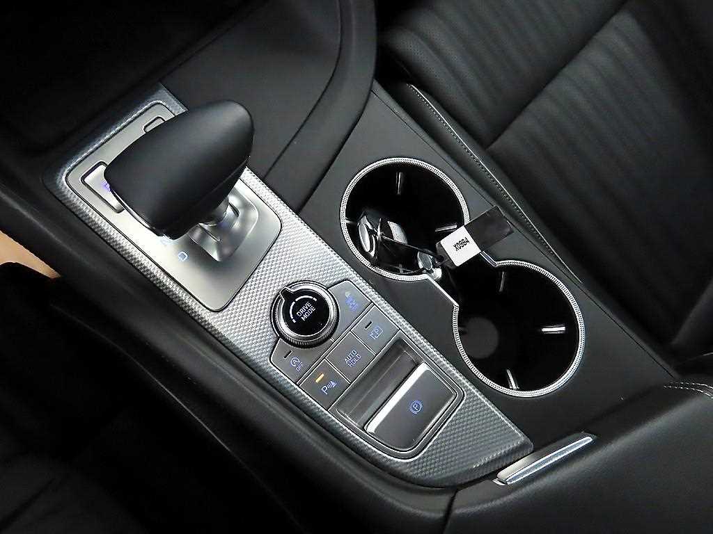 Genesis G70 - Vista 10