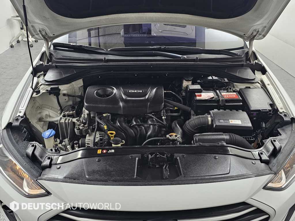 HYUNDAI Avante - Vista 6