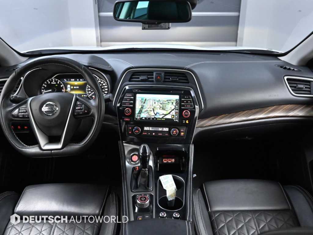 Nissan Maxima - Vista 7