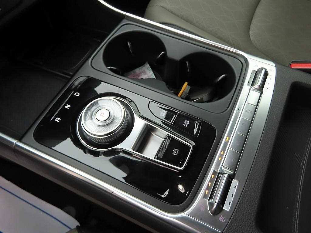 KIA Carnival - Vista 11