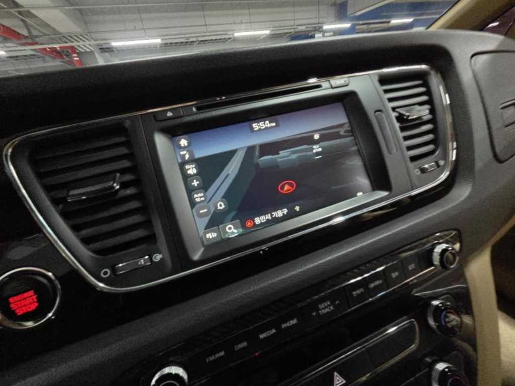 KIA Carnival - Vista 11