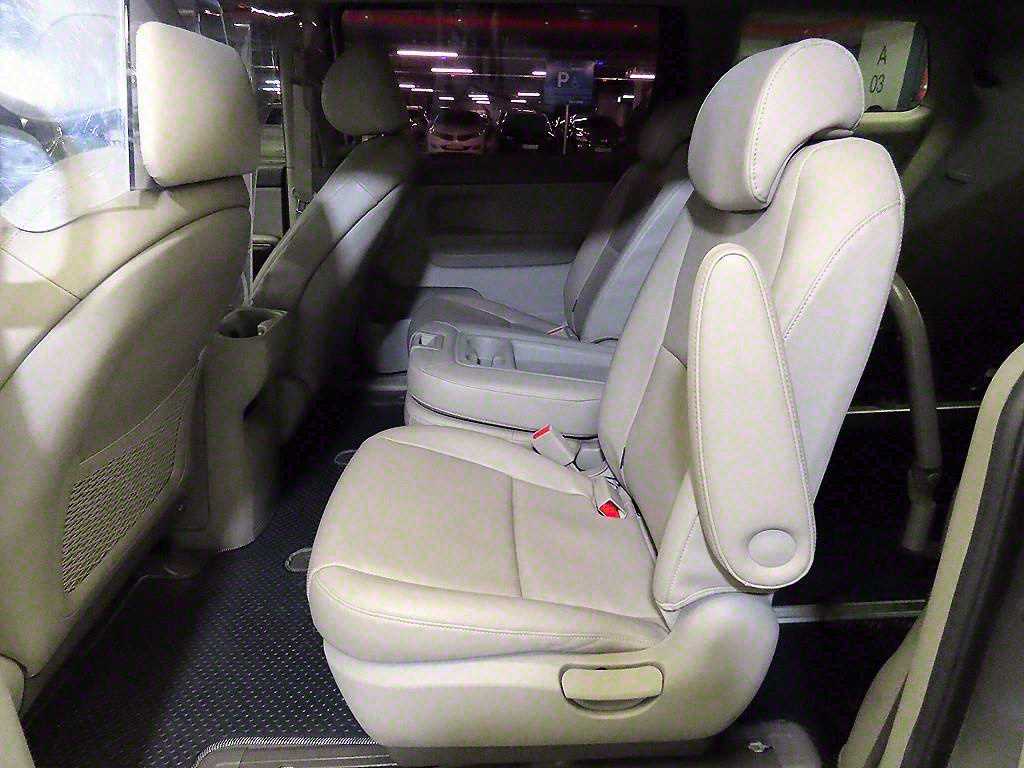 KIA Carnival - Vista 7