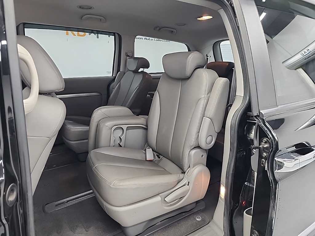 KIA Carnival - Vista 12