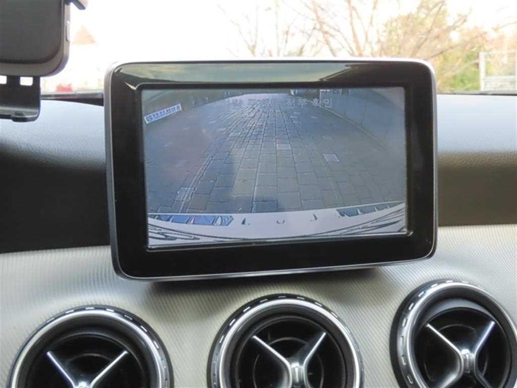 Mercedes Benz GLA Class - Vista 9