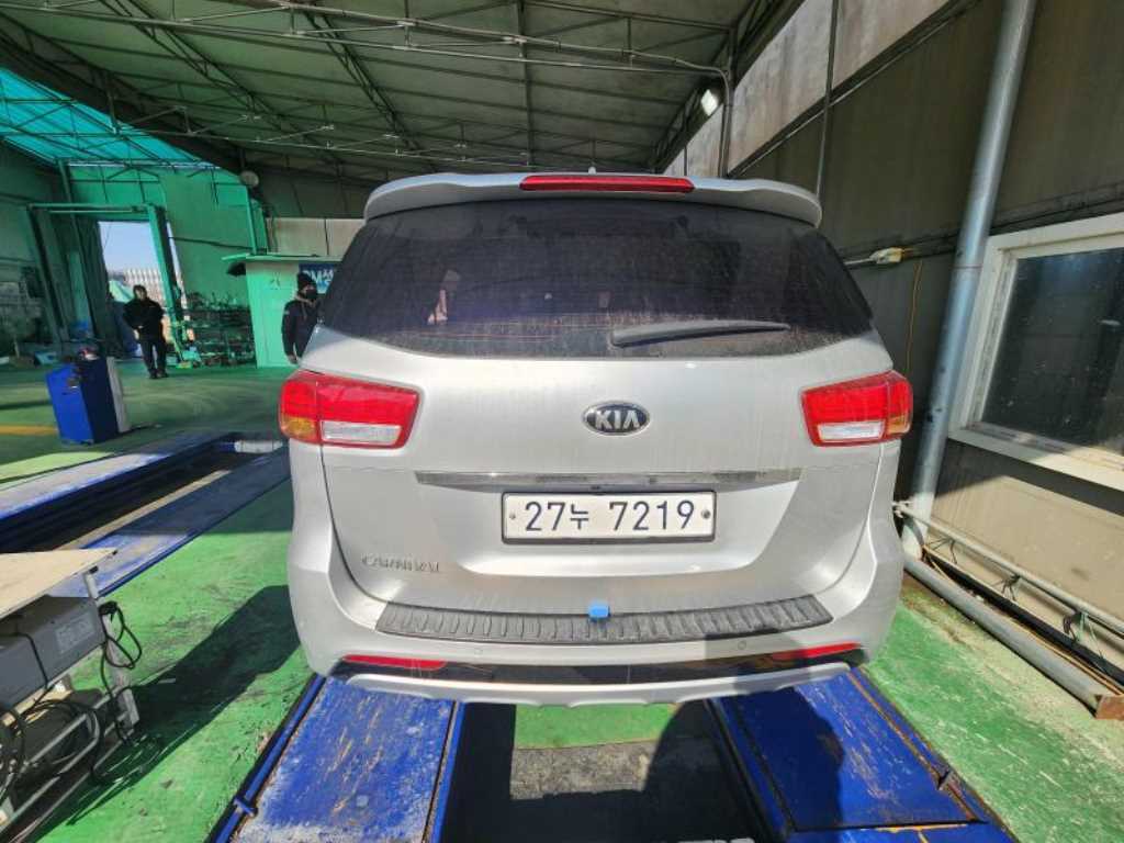 KIA Carnival - Vista 2