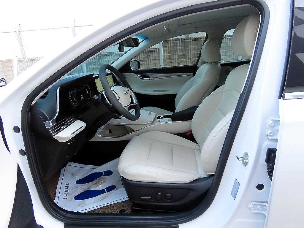 HYUNDAI Grandeur - Vista 5