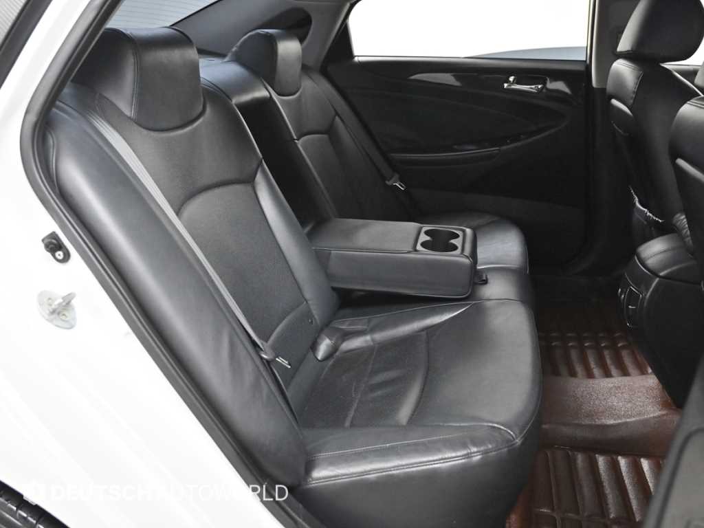 HYUNDAI Sonata - Vista 12