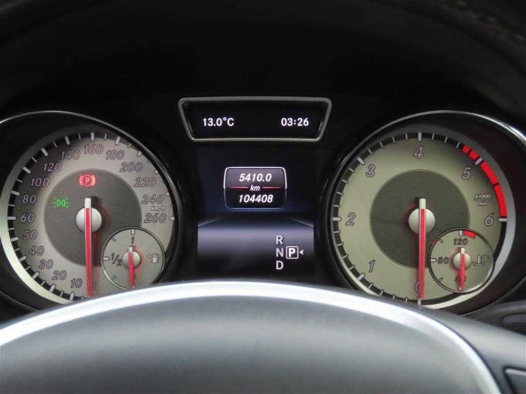 Mercedes Benz GLA Class - Vista 5